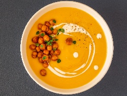 Крем супа от тиква, нахут или боб от консерва и сметана - снимка на рецептата